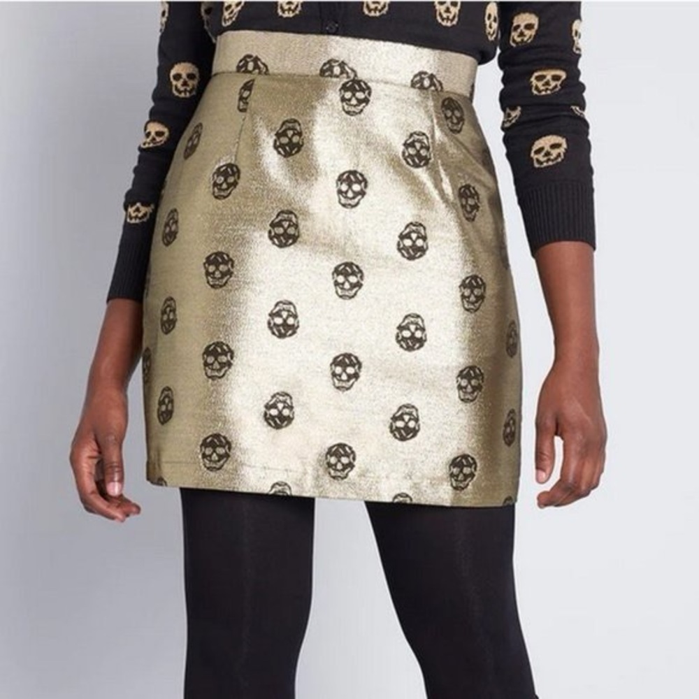 Mod Cloth - Metallic Gold With Black Skull Patterned Hidden Zipper Mini Skirt 2